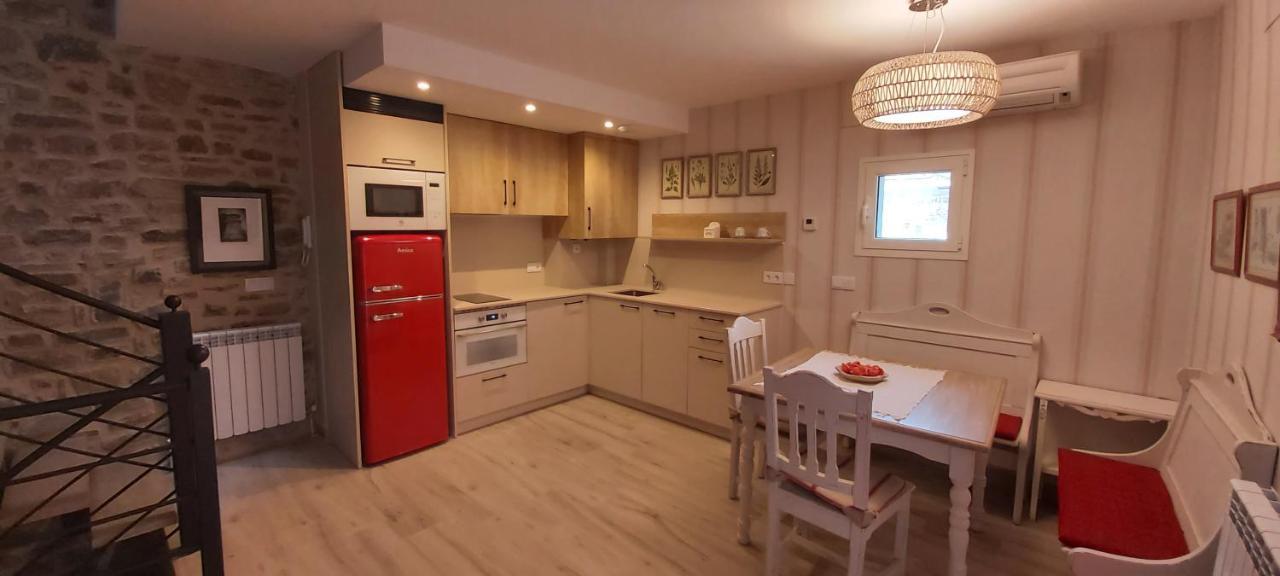 בייסקאס Apartamentos Casa Isabale מראה חיצוני תמונה
