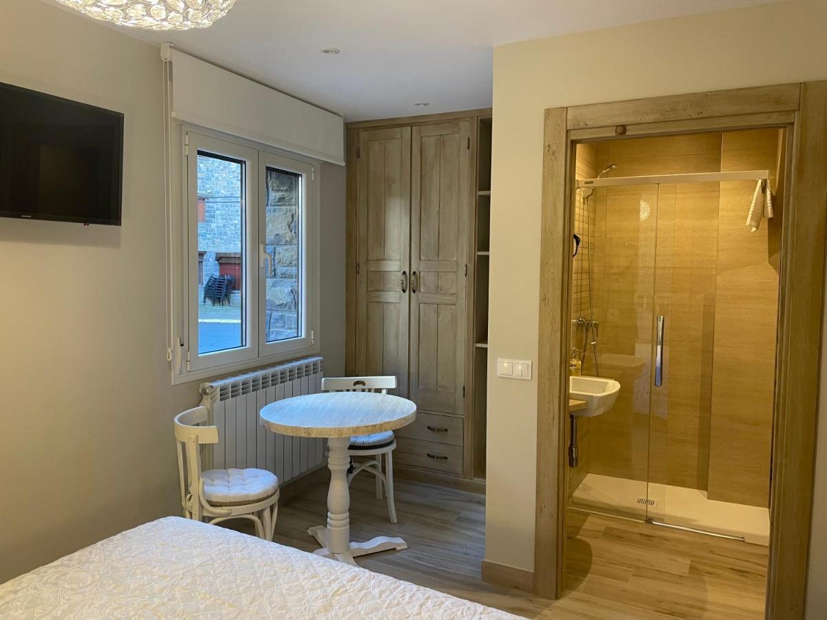 בייסקאס Apartamentos Casa Isabale מראה חיצוני תמונה